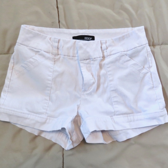 BeBop Pants - Stylish White Fitted Shorts